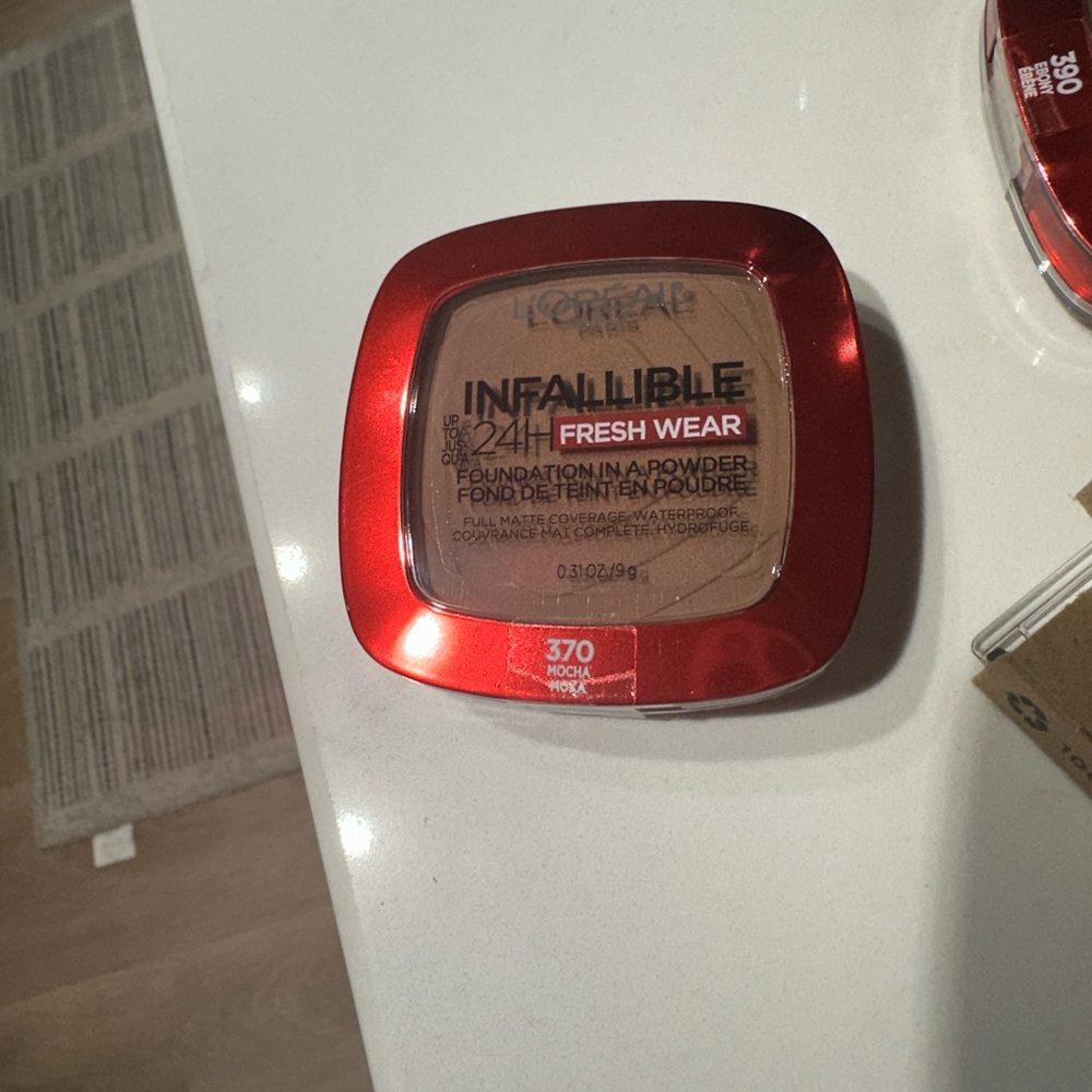 L'Oreal Compact Foundation in Red Case